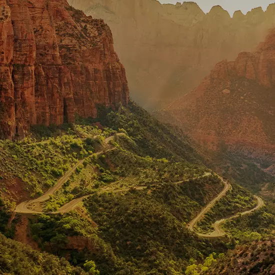 Trail through Zions canyon